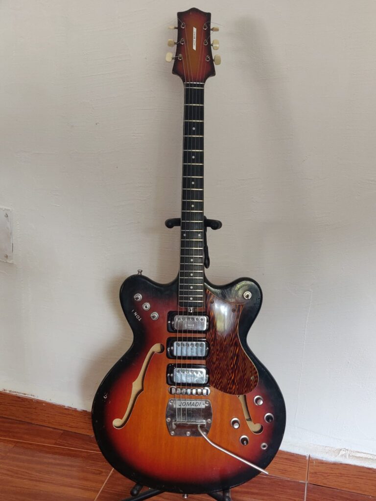 guitarra Jomadi